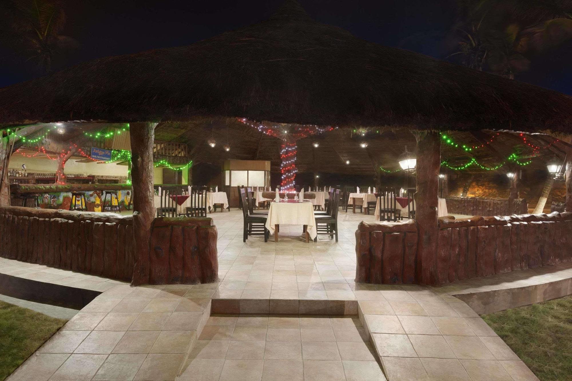 Ramada Resort Accra Buitenkant foto