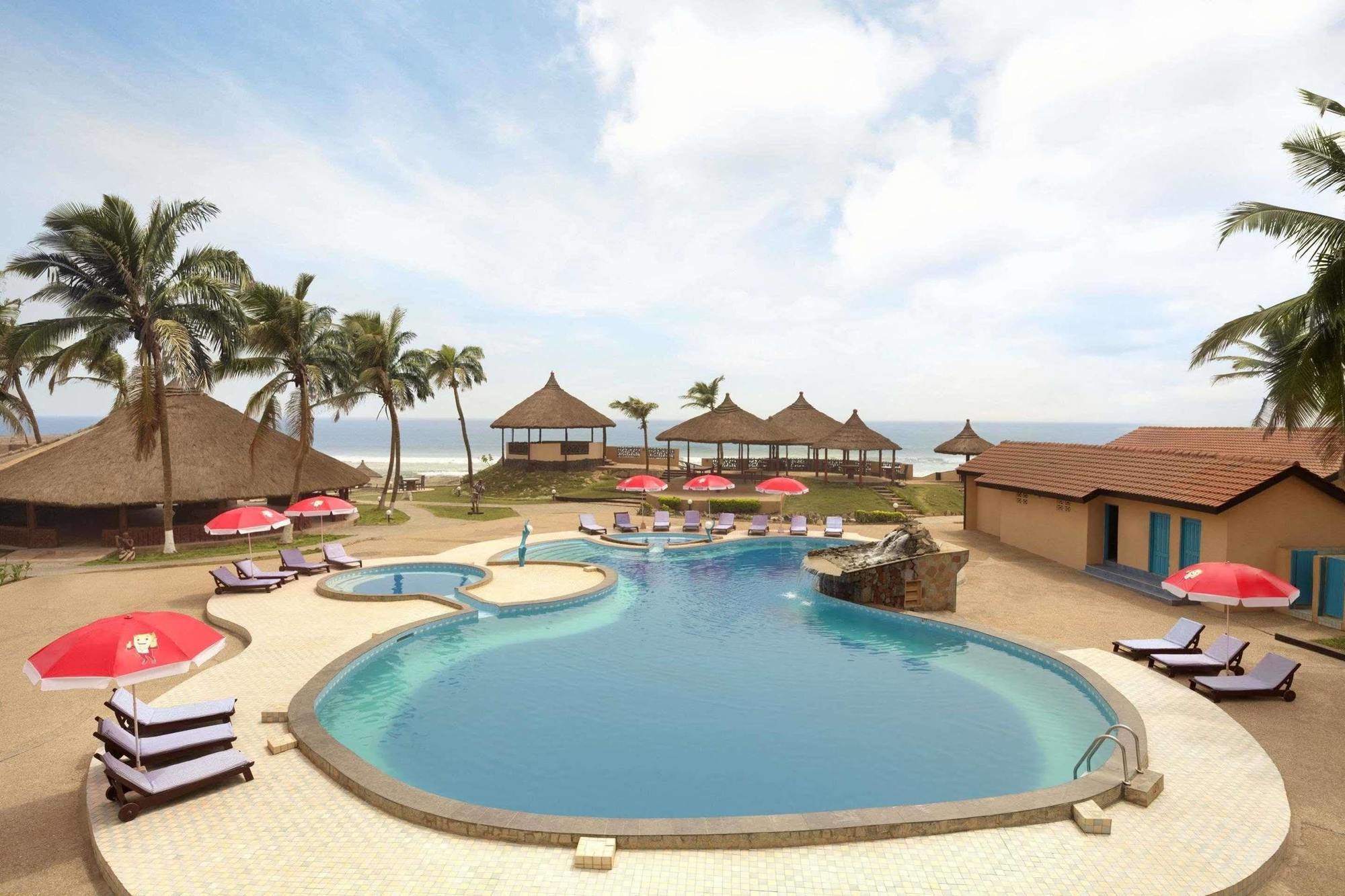 Ramada Resort Accra Buitenkant foto