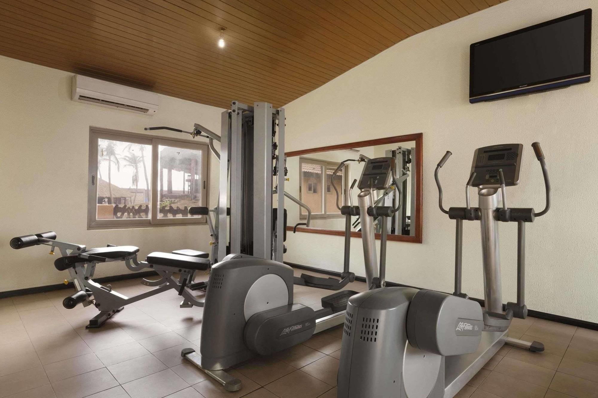 Ramada Resort Accra Buitenkant foto
