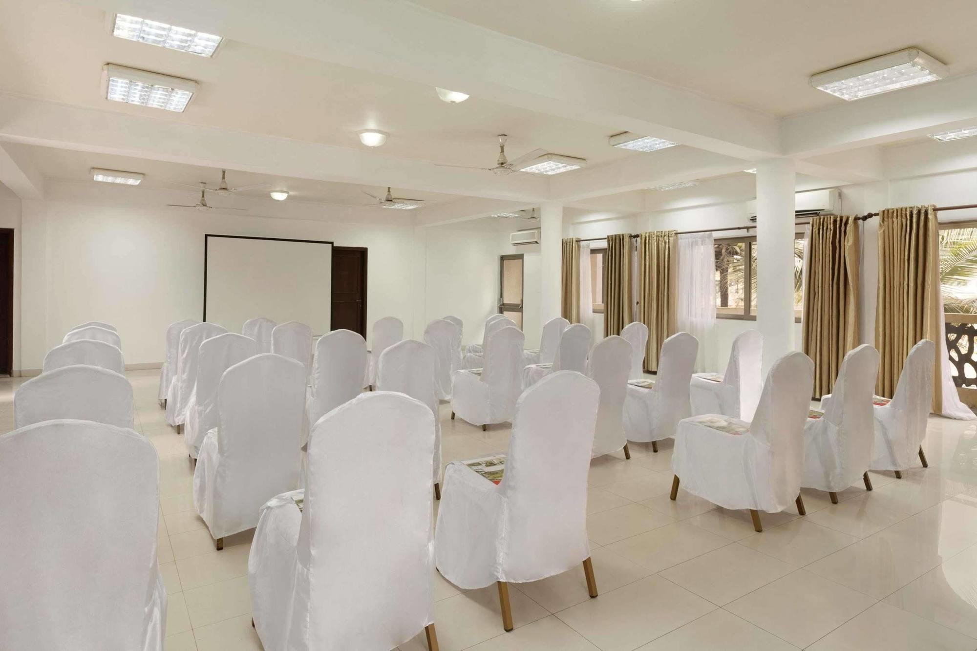 Ramada Resort Accra Buitenkant foto