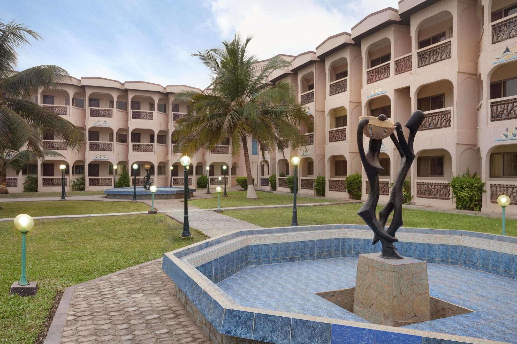 Ramada Resort Accra Buitenkant foto