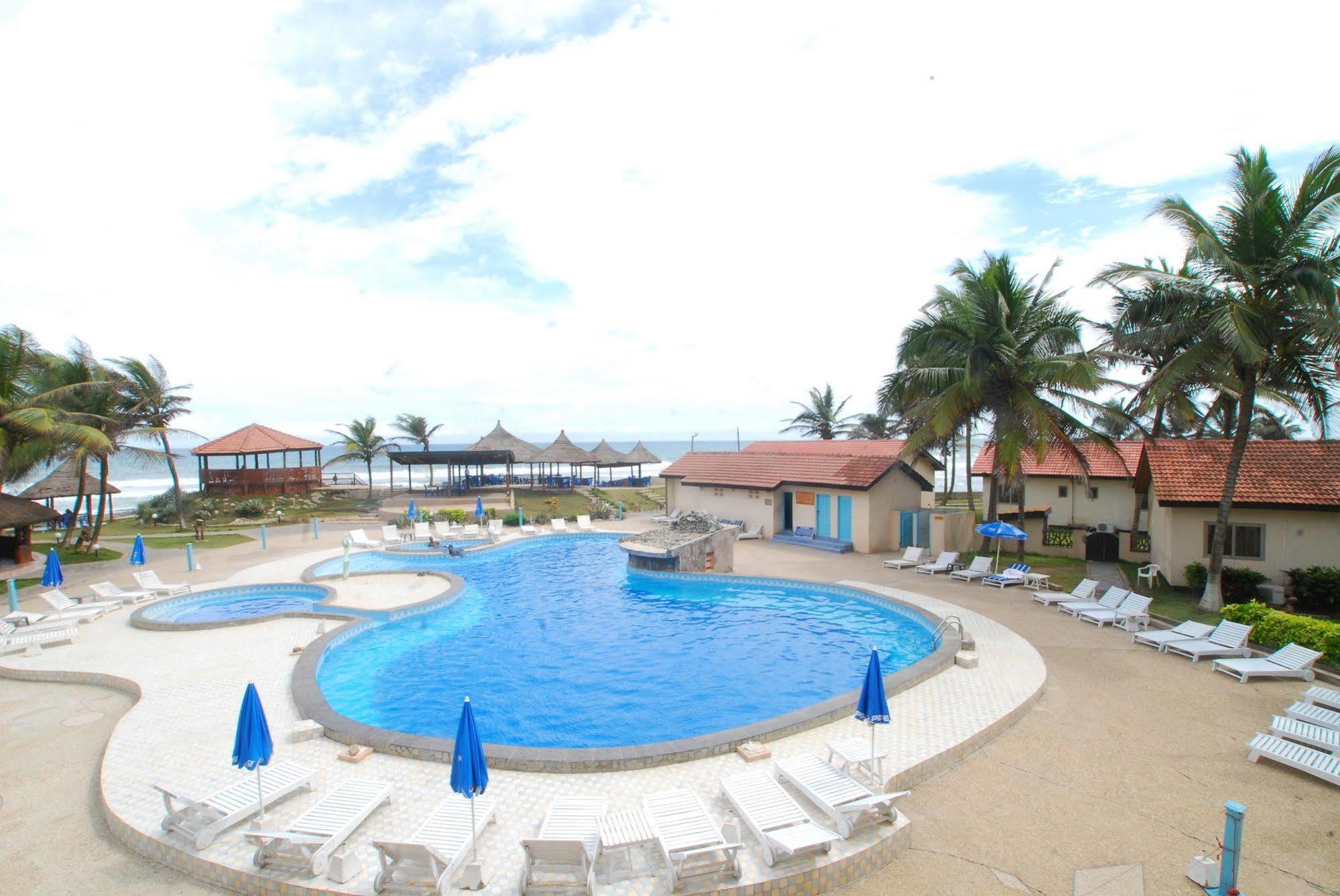 Ramada Resort Accra Buitenkant foto
